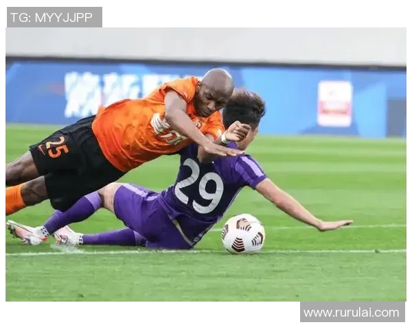 足球明星因特效惊吓而晕倒引发热议球迷纷纷讨论其心理承受能力